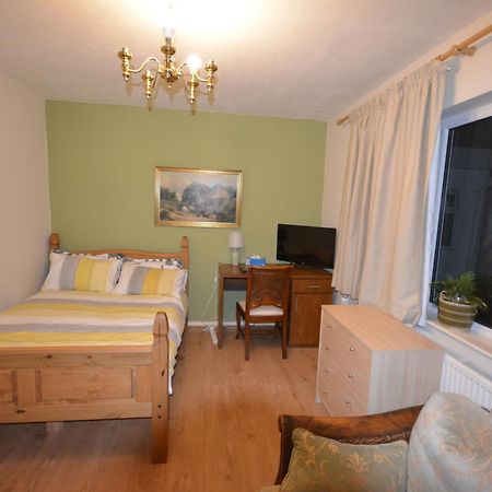 Double Bedroom With View To The Garden Oksford Zewnętrze zdjęcie