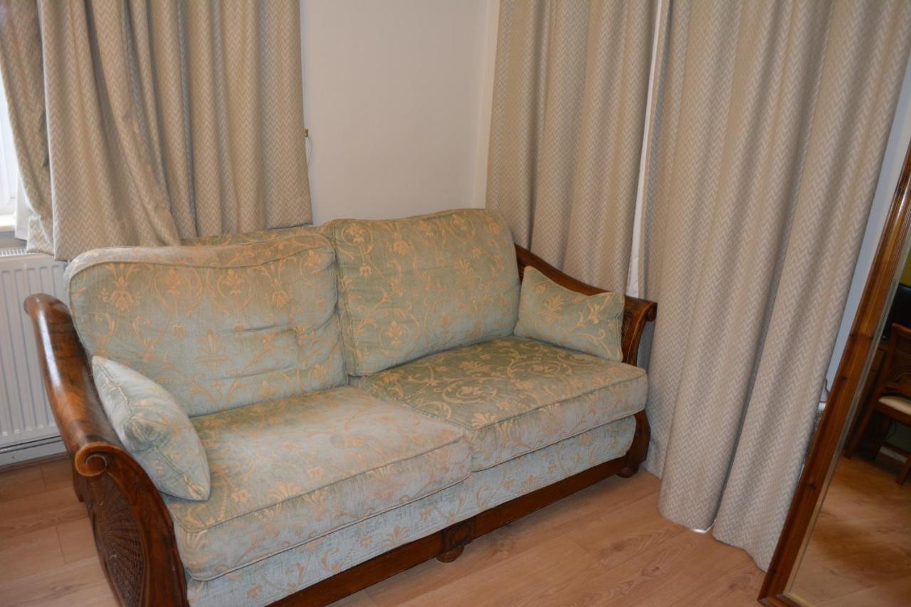 Double Bedroom With View To The Garden Oksford Zewnętrze zdjęcie